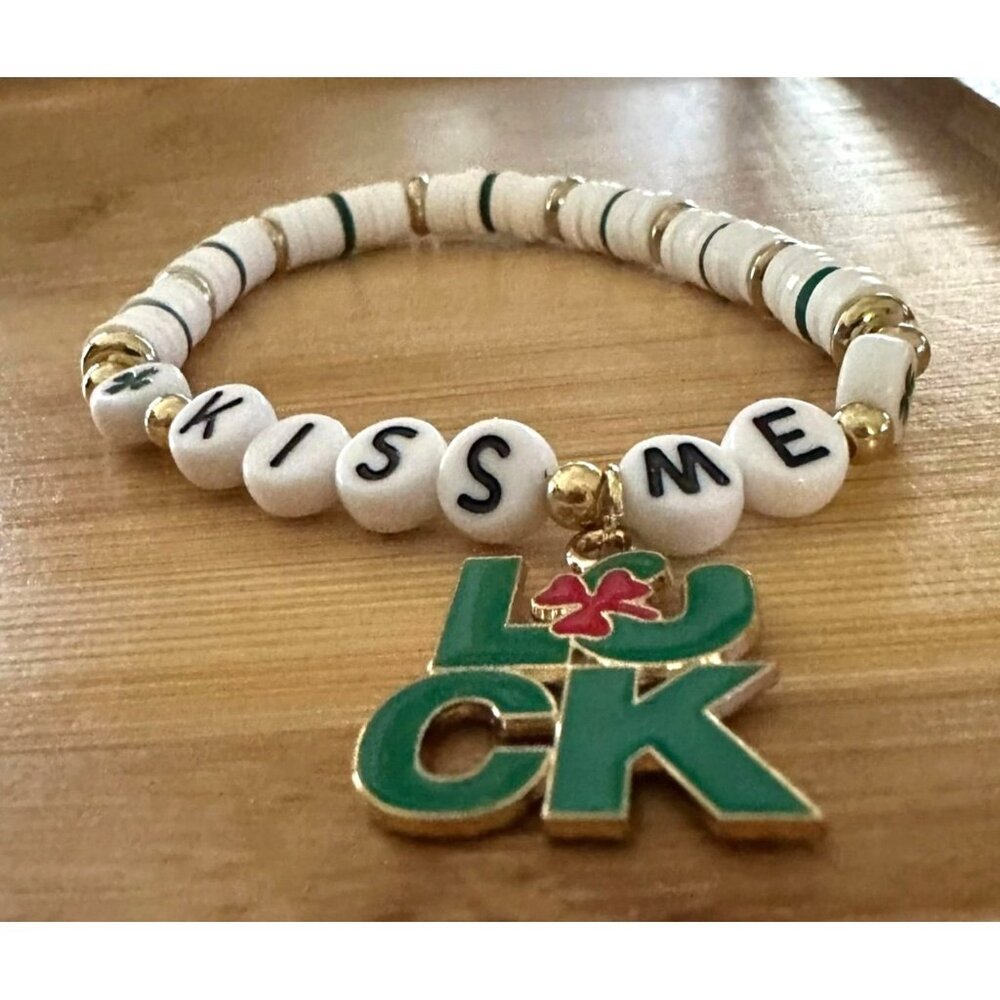 St Patricks Day Bracelet New Puka Beads Lucky Kiss Me Festive Party Para…